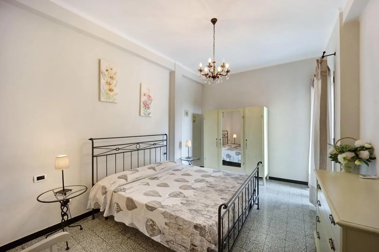 Apartment Appartamento La Buraggia Diano San Pietro